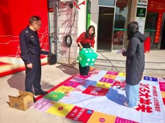 <b><b>场快检蔬菜、肉类等食物10余批次</b></b>